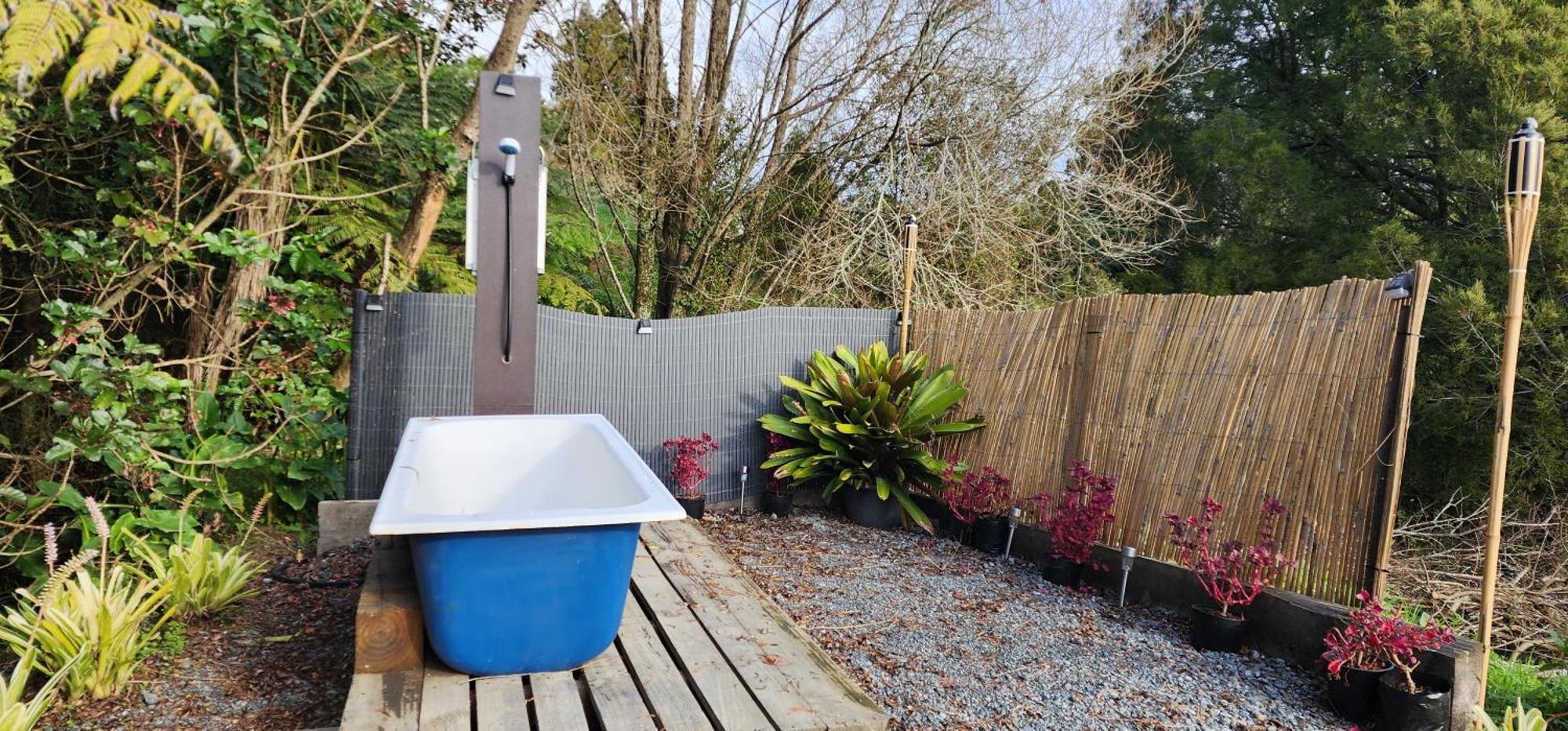 Cozy Cabin2 With Outdoor Bath At Dairy Flat Farm Waitoki Buitenkant foto